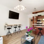 The Heart Of Nowa Huta - Free Garage كراكوفيا